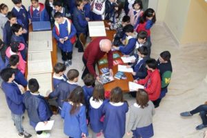 Bambini in bibloteca